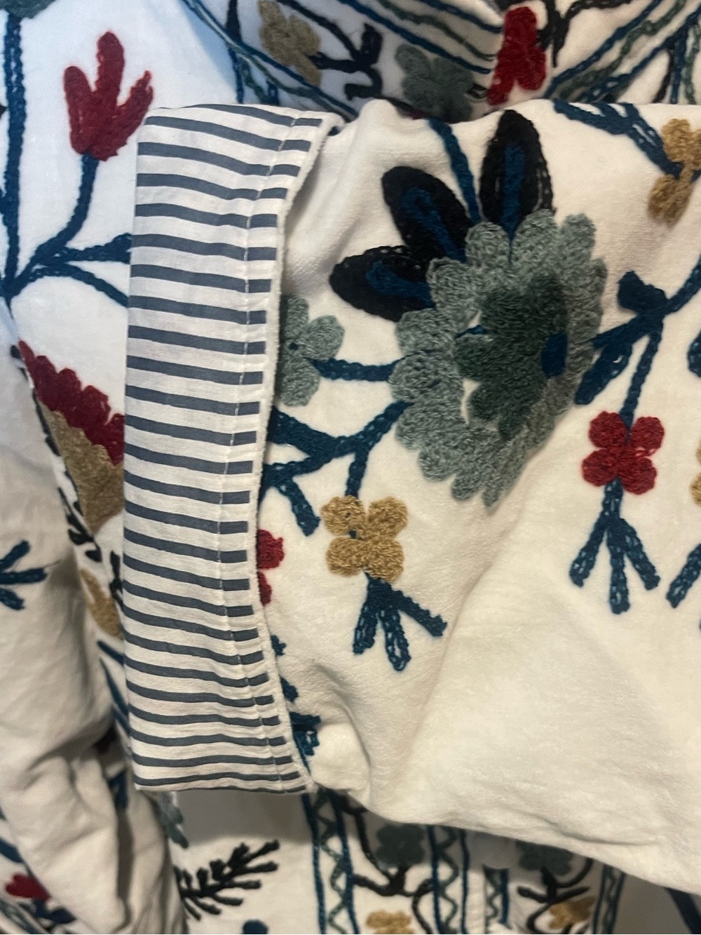 POL Embroidered Floral Jacket - Picture 11 of 11